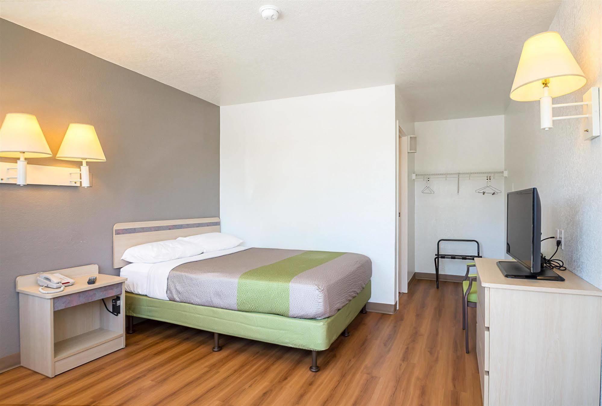Motel 6-Pueblo, Co - I-25 Екстериор снимка