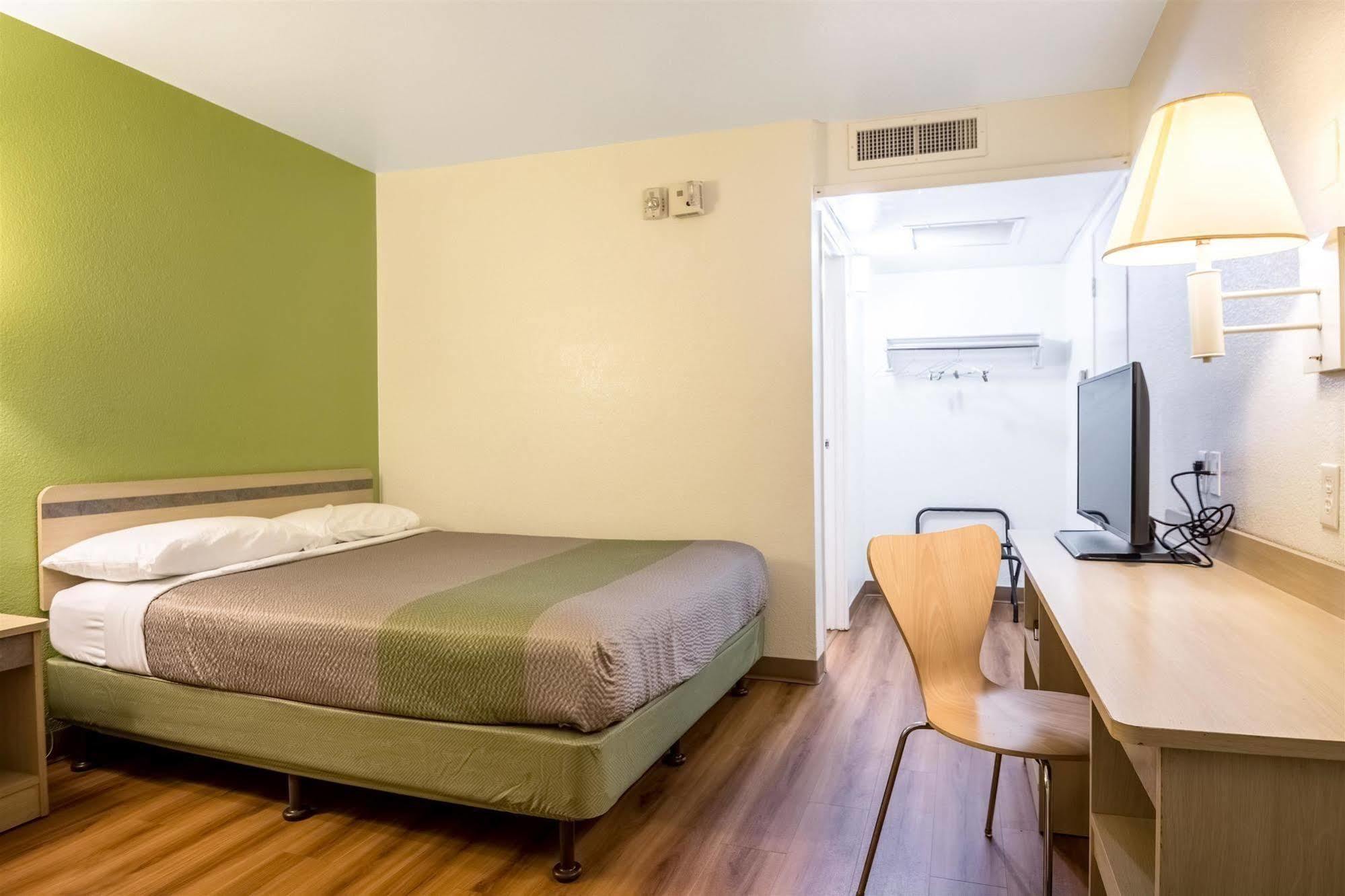 Motel 6-Pueblo, Co - I-25 Екстериор снимка