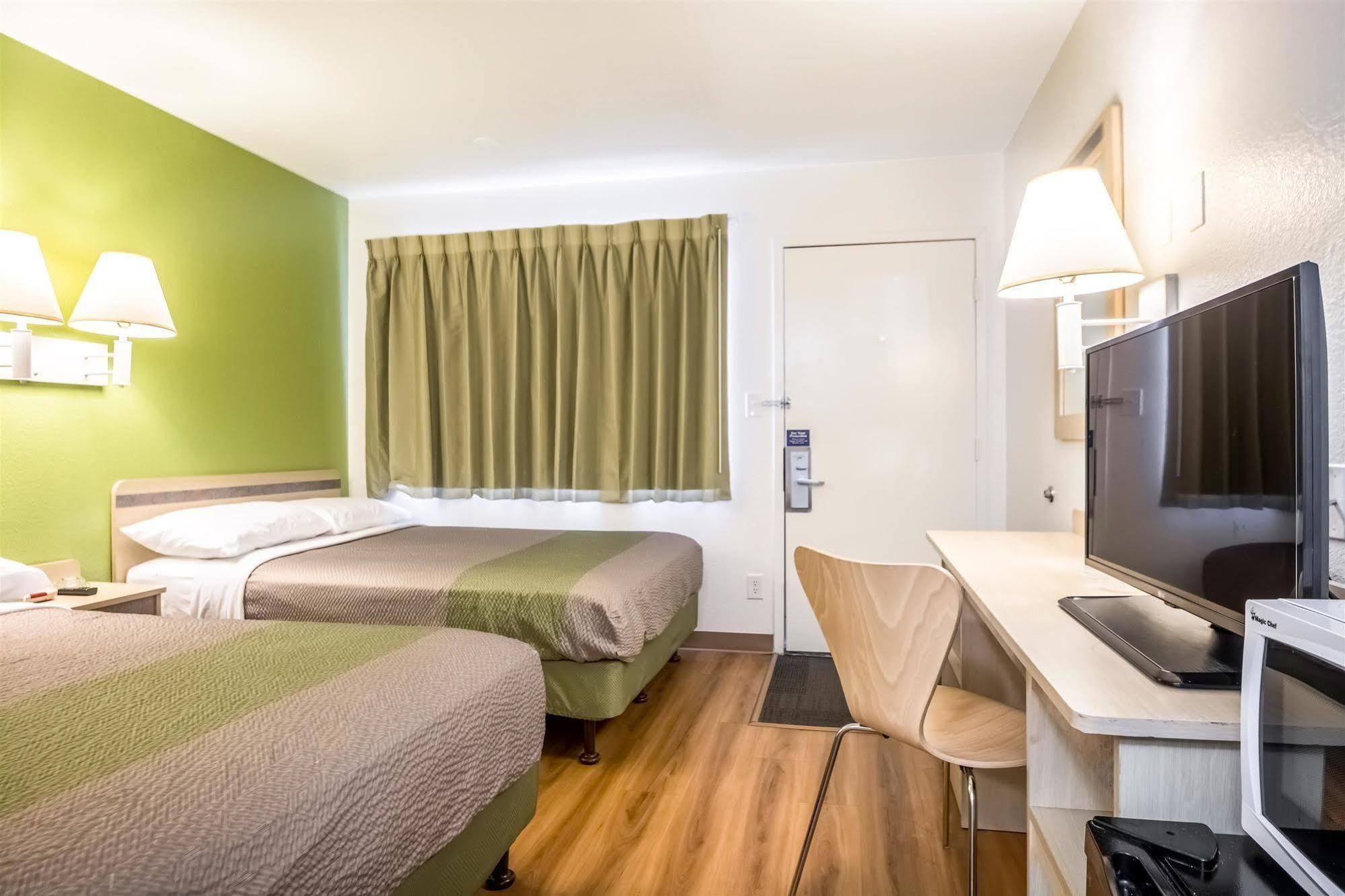 Motel 6-Pueblo, Co - I-25 Екстериор снимка
