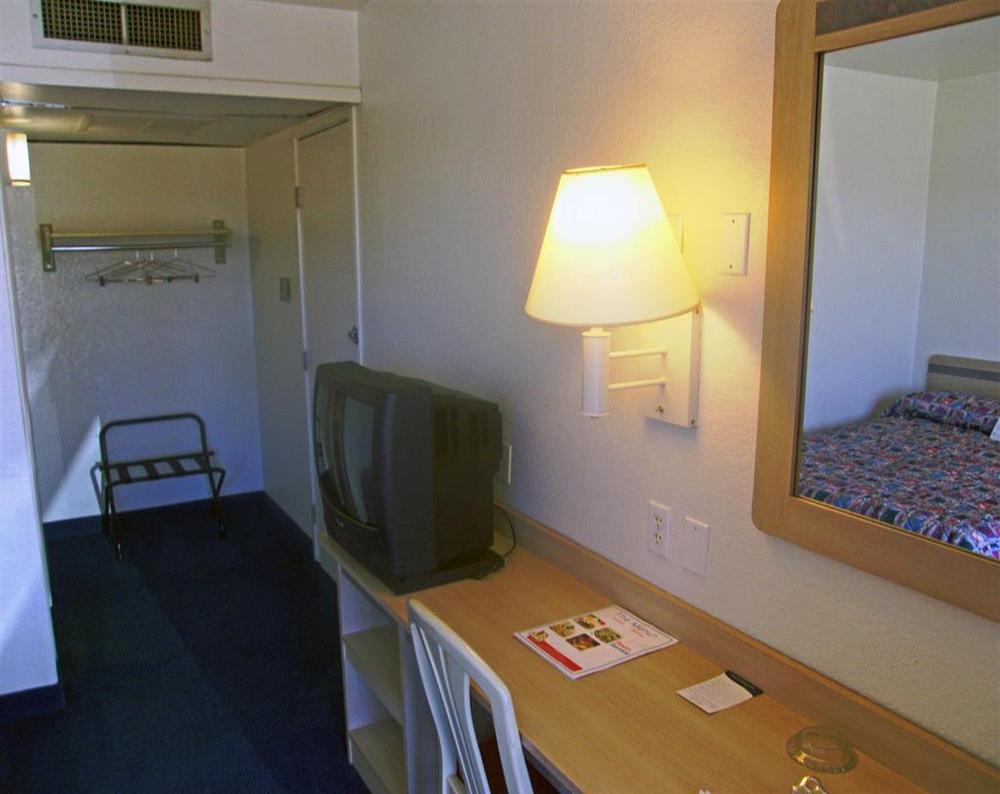Motel 6-Pueblo, Co - I-25 Удобства снимка